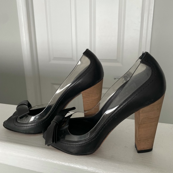 BCBG MAXAZRIA Black pumps with clear details and bow in size 5 - Picture 3 of 9